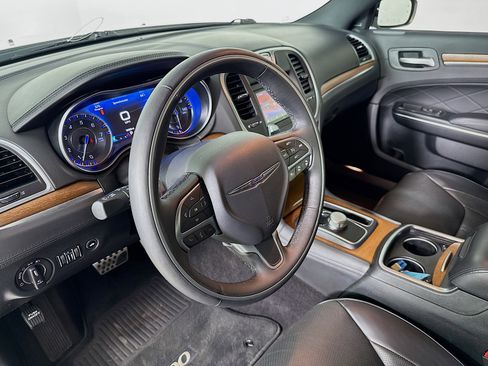 Used 2016 Chrysler 300 C Platinum w/ Safetytec Plus Group image 8