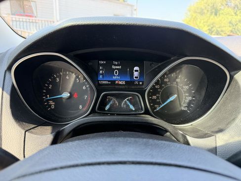 Used 2018 Ford Focus SE w/ SE Appearance Package FWD image 20