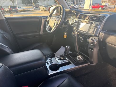 Used 2016 Toyota 4Runner SR5 image 22