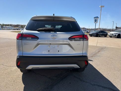 Used 2025 Toyota Corolla Cross XLE image 6