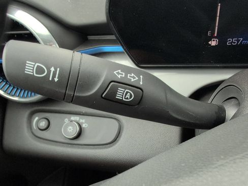 Used 2025 Chevrolet Trax LT w/ Driver Confidence Package FWD image 16