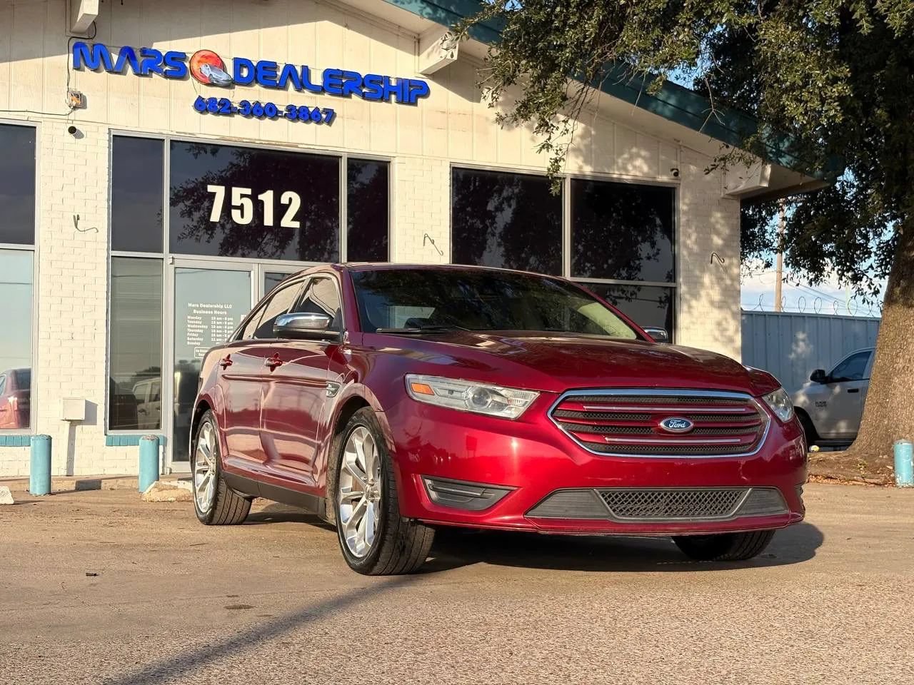 Used 2013 Ford Taurus Limited FWD image 1
