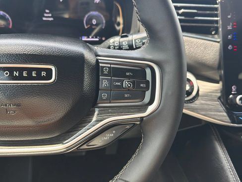 Used 2022 Jeep Wagoneer Series II AWD/4WD image 55