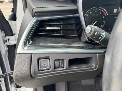 Certified 2023 Cadillac XT5 Premium Luxury FWD image 22