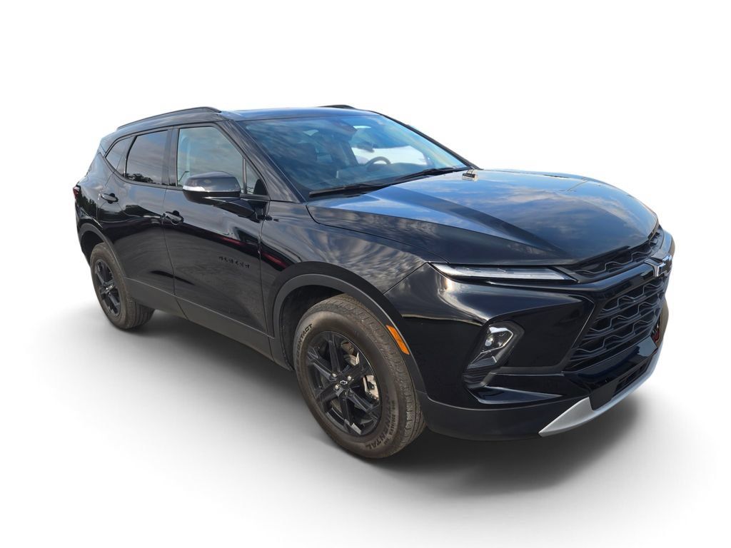 Used 2024 Chevrolet Blazer LT w/ Sound & Technology Package FWD image 2