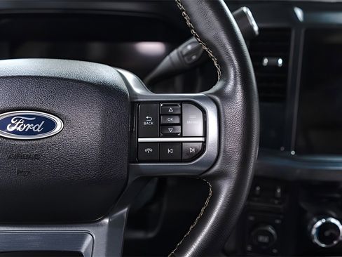 Used 2025 Ford F250 Lariat w/ Black Appearance Package image 12