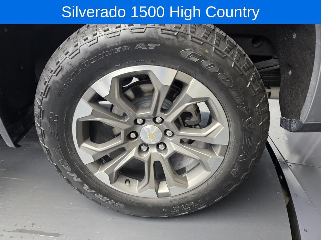 Used 2023 Chevrolet Silverado 1500 High Country w/ Technology Package AWD/4WD image 18