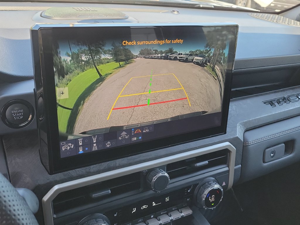Used 2025 Toyota Tacoma Limited AWD/4WD image 15