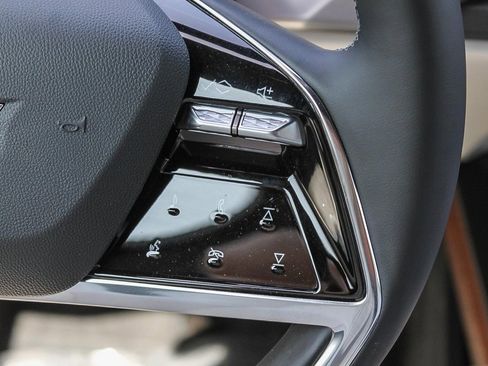 Used 2026 Cadillac Vistiq Luxury image 17