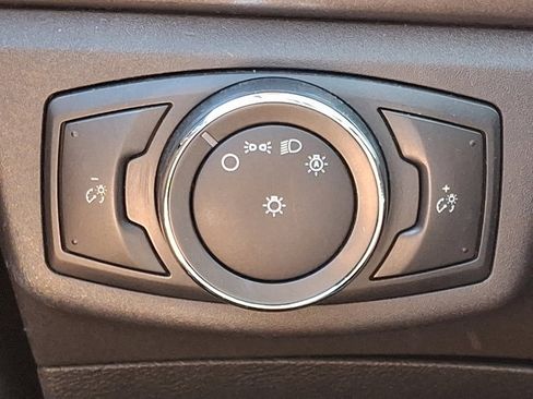 Used 2014 Ford Fusion SE FWD image 25