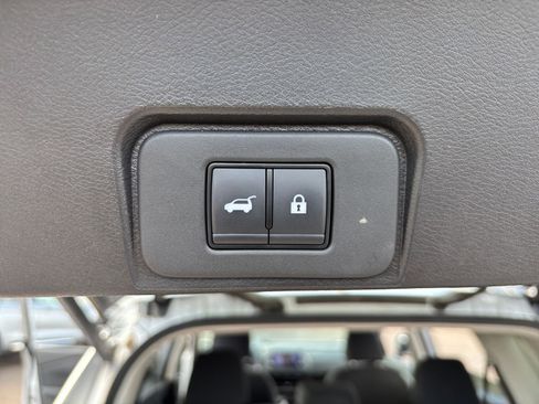 Used 2025 Nissan Rogue SV FWD image 23