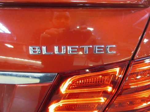 Used 2015 Mercedes-Benz E 250 BlueTEC 4MATIC Sedan image 10