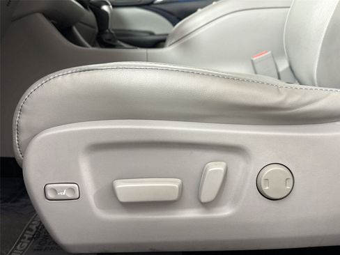 Used 2017 Toyota Highlander Limited Platinum image 30