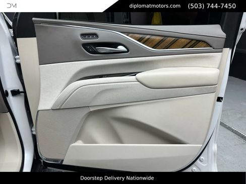 Used 2022 Cadillac Escalade ESV Sport Platinum w/ LPO, ONYX Package image 39