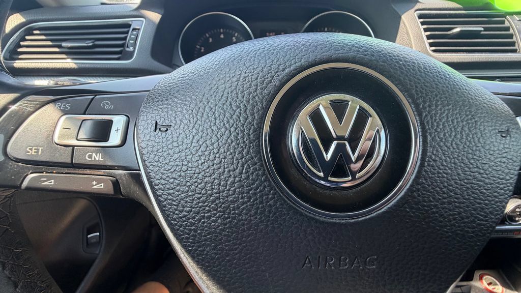 Used 2016 Volkswagen Passat 1.8T R-Line FWD image 25