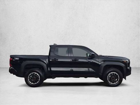 Used 2025 Toyota Tacoma TRD Off-Road AWD/4WD image 4