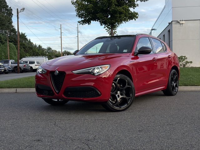 Used 2023 Alfa Romeo Stelvio Estrema AWD/4WD image 1