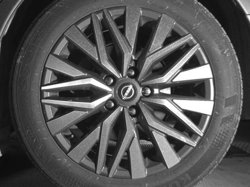Used 2025 Nissan Altima 2.5 SV FWD image 14