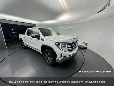 Used 2025 GMC Sierra 1500 SLT image 8