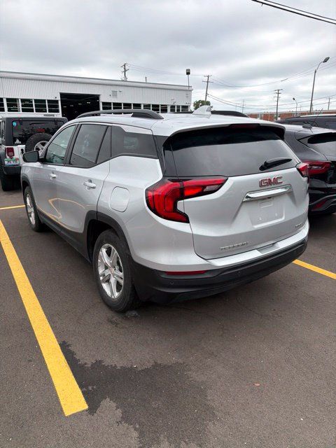 Used 2021 GMC Terrain SLE w/ Driver Convenience Package AWD/4WD image 4