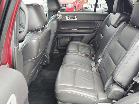 Used 2014 Ford Explorer XLT w/ Equipment Group 202A image 11