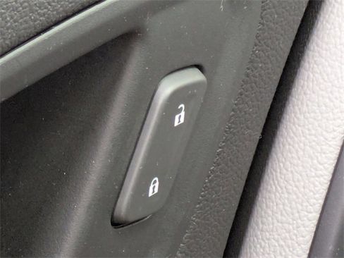 Used 2018 Chevrolet Colorado W/T w/ WT Convenience Package image 26