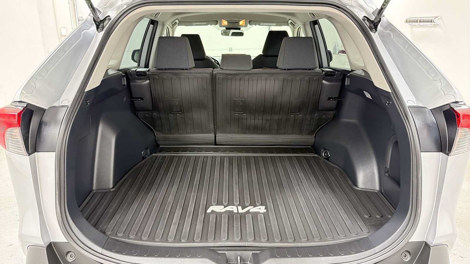 Certified 2021 Toyota RAV4 LE AWD/4WD image 26