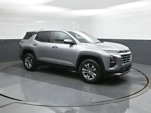 Used 2025 Chevrolet Equinox LT FWD image 8