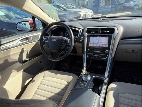 Used 2019 Ford Fusion SE FWD image 5