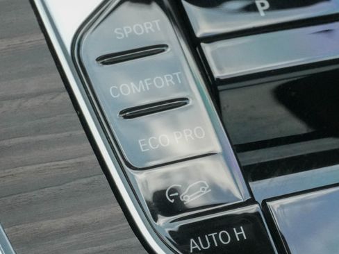 Used 2024 BMW X7 xDrive40i w/ Executive Package image 28