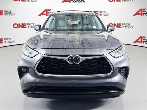 Certified 2025 Toyota Highlander Limited image 2