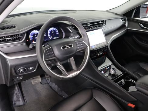 Used 2023 Jeep Grand Cherokee Limited AWD/4WD image 25