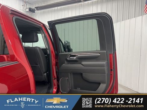 Used 2025 Chevrolet Silverado 2500 LTZ w/ LTZ Convenience Package image 12