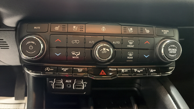 Used 2025 Dodge Durango GT AWD/4WD image 32