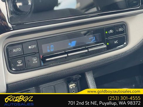 Used 2017 Toyota Corolla LE w/ Carpet Mat Package (TMS) FWD image 24