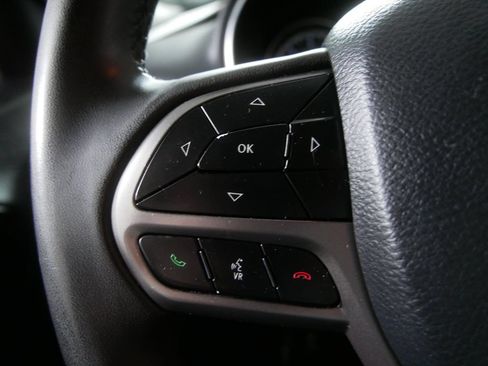 Used 2020 Jeep Cherokee Latitude Plus AWD/4WD image 21