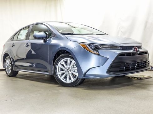 New 2026 Toyota Corolla LE image 2