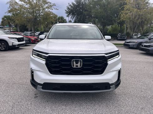 Used 2025 Honda Pilot Touring image 9