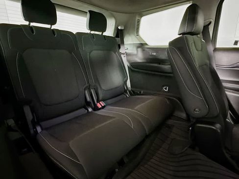 Used 2022 Jeep Grand Cherokee L Laredo w/ Luxury Tech Group I image 31