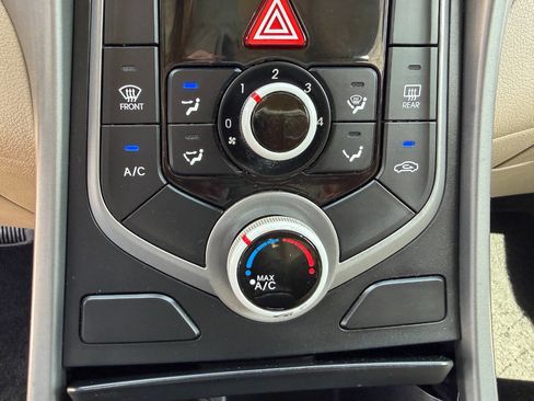 Used 2016 Hyundai Elantra SE w/ Option Group 02 image 26