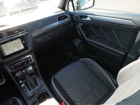 Certified 2022 Volkswagen Tiguan SEL R-Line image 11