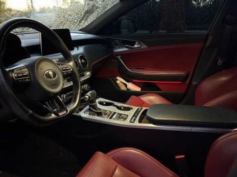 Used 2020 Kia Stinger GT1 RWD image 6