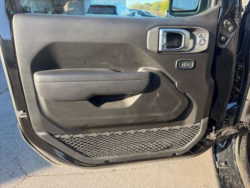 Used 2024 Jeep Wrangler Sport S image 13