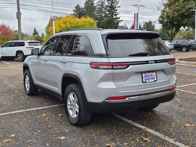 Used 2024 Jeep Grand Cherokee Laredo w/ Luxury Tech Group I AWD/4WD image 5