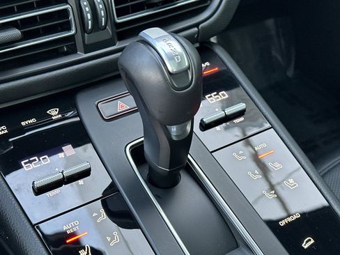 Used 2025 Porsche Macan image 22