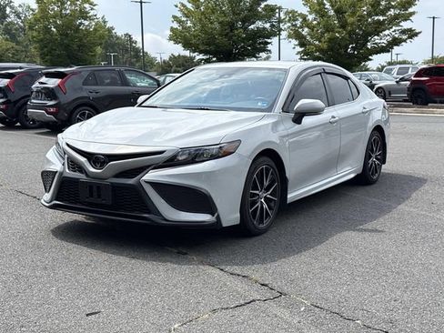 Used 2023 Toyota Camry SE FWD image 5