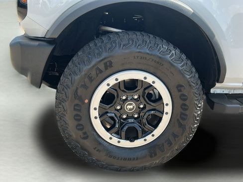 Certified 2024 Ford Bronco Outer Banks w/ Sasquatch Package AWD/4WD image 30
