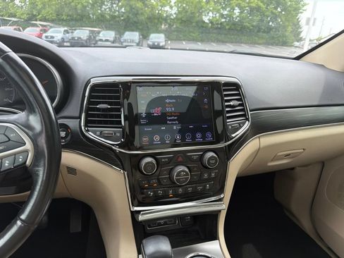 Used 2020 Jeep Grand Cherokee Limited w/ Luxury Group II AWD/4WD image 15