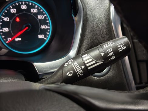 Used 2023 Chevrolet Traverse RS image 28