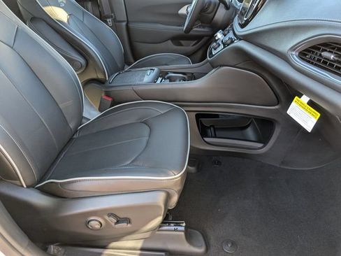 New 2026 Chrysler Pacifica Limited w/ S Appearance Package AWD/4WD image 29